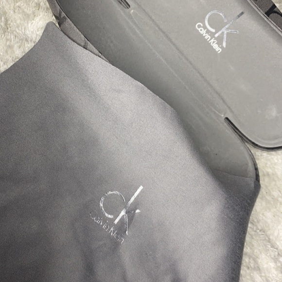 Calvin Klein Eyeglass case - Picture 2 of 5